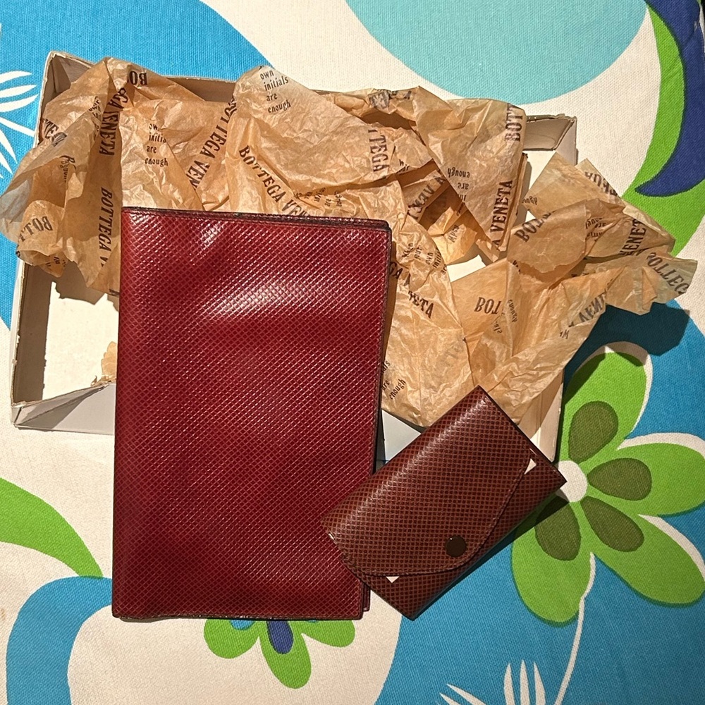 MINT CONDITION Vintage Bottega Veneta Passport Key Holder Wallet Case Keyring